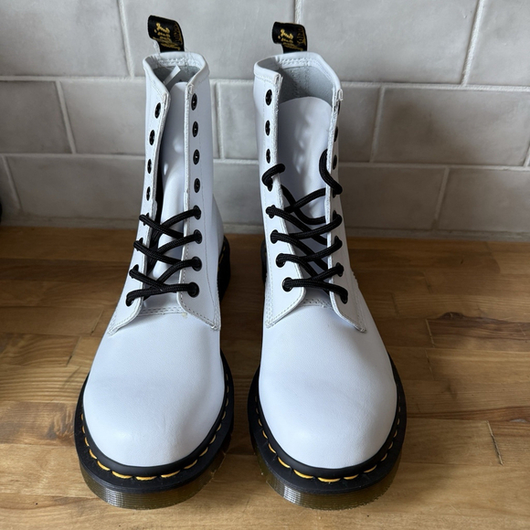 Dr Martens 1460 Boots Women's Original Leather White Size 9 - Picture 3 of 10